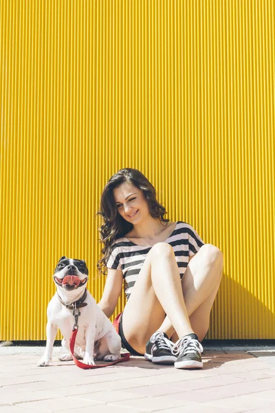 Happy woman are sitting with french bulldog — Stock Photo, Image