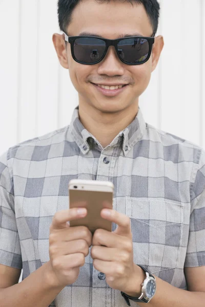 Young asian man using smartphone — Stock Photo, Image