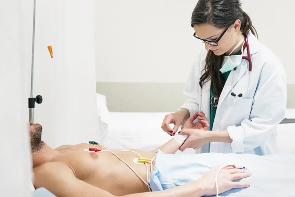 Doktor hasta bakımı