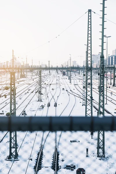 ミュンヘンの冬景色を列車します。. — ストック写真