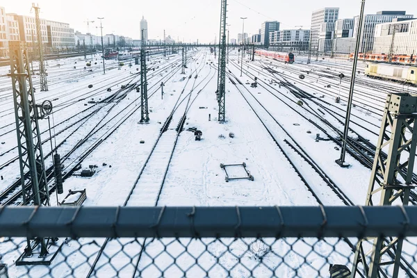 ミュンヘンの冬景色を列車します。. — ストック写真