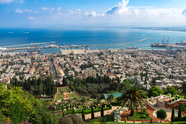 Vista do mar da montanha. A paisagem urbana. Haifa. — Fotografia de Stock