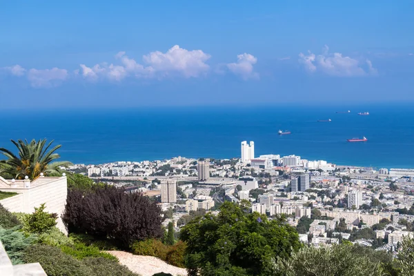 Vista do mar da montanha. A paisagem urbana. Haifa. — Fotografia de Stock