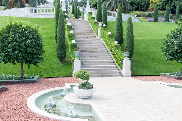 İsrail Bahai bahçelerinde