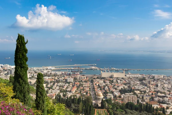 Vista do mar da montanha. A paisagem urbana. Haifa. — Fotografia de Stock