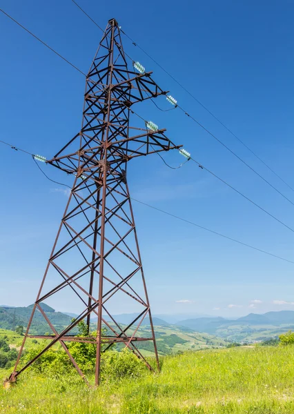 Elektriciteit post in de bergen — Stockfoto
