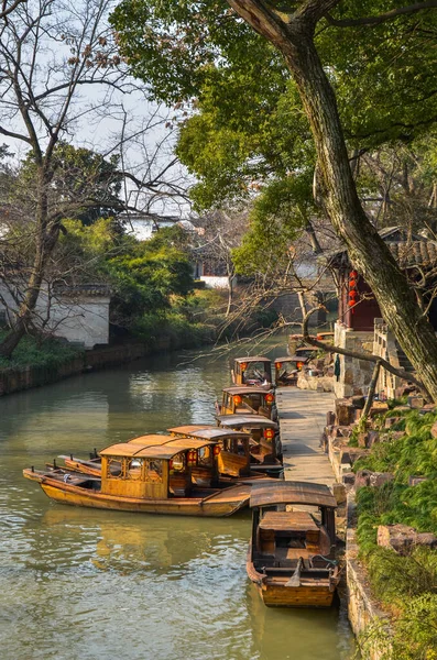 中国蘇州市タイガー ヒルの川に浮かぶボート — ストック写真