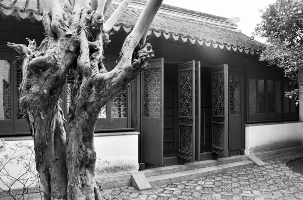 Entrada Del Templo Con Puertas Abiertas — Foto de Stock