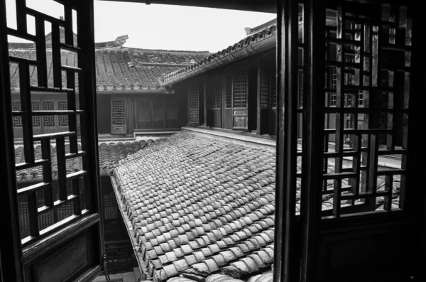 Traditionelles Dach China Blick Durch Ein Fenster — Stockfoto