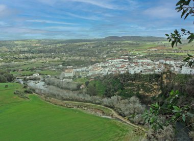 Arcos de la Frontera, İspanya 'nın Endülüs eyaletinin Cadiz ilinin beyaz köylerinden biri.                           