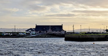 İrlanda, Galway 'de balıkçı tekneleri var.
