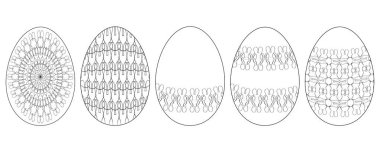 Beyaz arka planda siyah ve beyaz Paskalya yumurtaları.