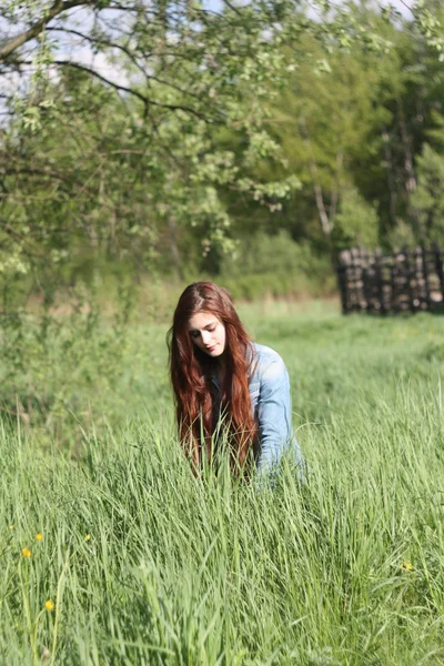 Chica en la primavera en Lviv —  Fotos de Stock