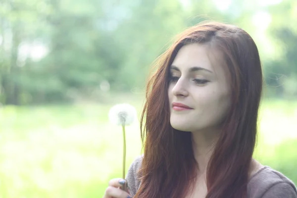 Menina na primavera em Lviv — Fotografia de Stock