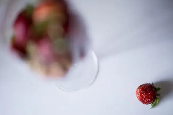 Nahrhafte Erdbeerfrüchte, Hintergrund frischer Erdbeeren — Stockfoto