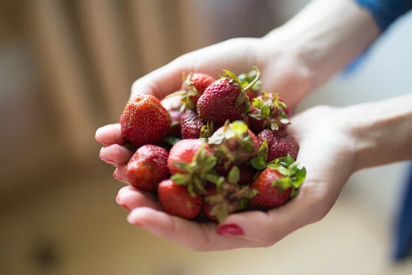 Nahrhafte Erdbeerfrüchte, Hintergrund frischer Erdbeeren — Stockfoto