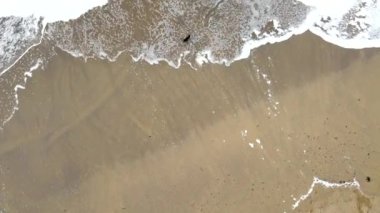 Holywell Körfezi insansız hava aracı görüntüleri İngiltere 'nin Newquay yakınlarındaki Cornwall 