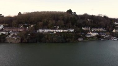 Truro Cornwall Uk yakınlarında Malpaların etrafında uçmak. Fal nehrinin üzerinden teknelere ve yatlara bakıyorum. 