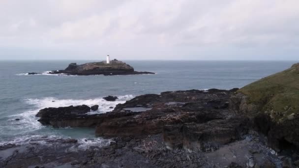 Godrevy Faro Aéreo Drone Metraje Cerca Del Mar Cornwall — Vídeos de Stock