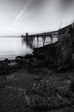 Güzel deniz manzarası ve rıhtım. 