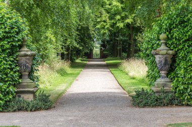 Parktaki güzel bahçe.