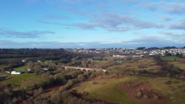 Truro 'dan Penzance demiryolu hattına Cornwall İngiltere insansız hava aracı görüntüsü. 