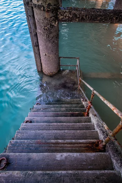 Vue Dessus Vieux Escaliers Bois Entrant Dans Mer — Photo
