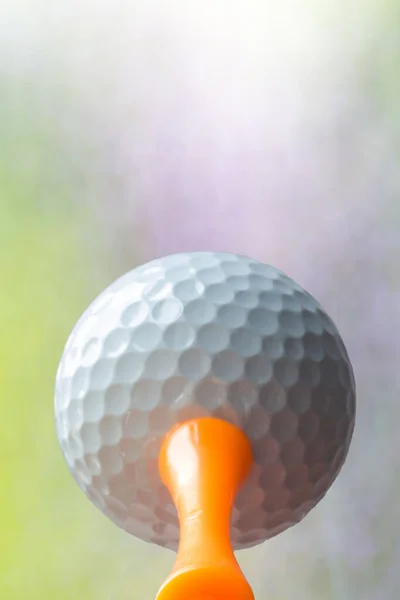 Golfbal Een Tee — Stockfoto