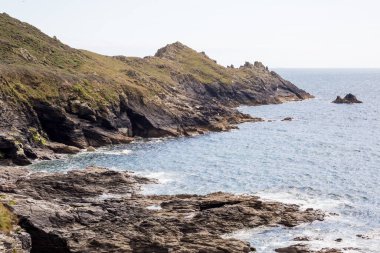 Atlantik Okyanusu 'nun kayalık kıyıları 