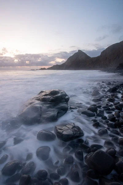 Praia Vista Penhasco Com Seixos Pedras — Fotografia de Stock