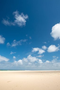 Bulutlu mavi gökyüzü 