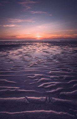 Denizin üzerinde gün batımı