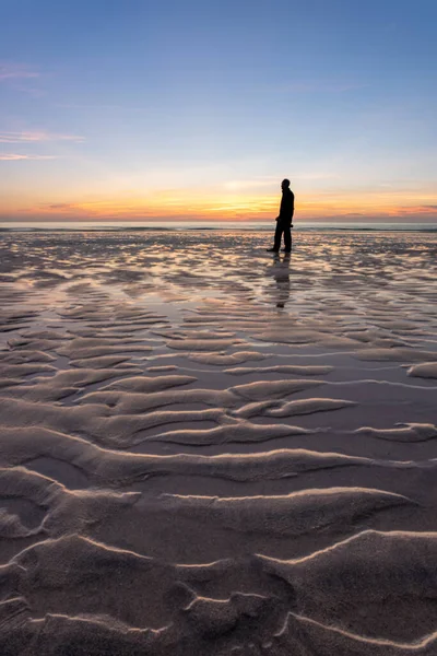 Mann Strand Bei Sonnenuntergang — Stockfoto