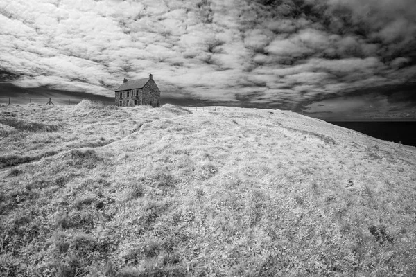 Paesaggio Panoramico Bianco Nero Della Valle Nelle Giornate Nuvolose — Foto Stock