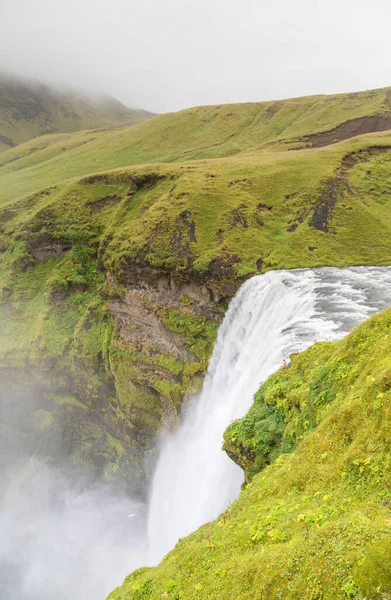 Schöner Wasserfall Den Bergen — Stockfoto