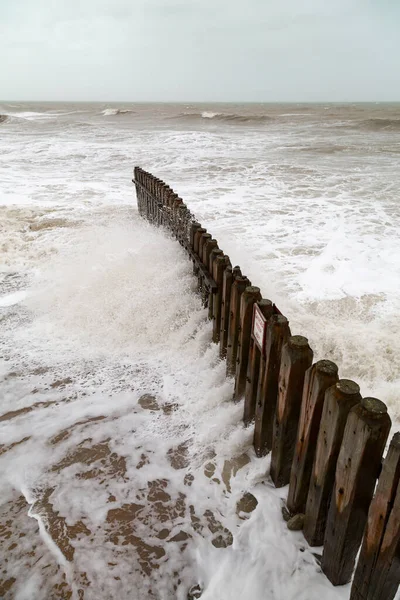 Bellissimo Paesaggio Con Una Recinzione Legno Nel Mare — Foto Stock