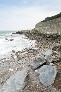Kennack Sands çevresindeki sahil yolu. 