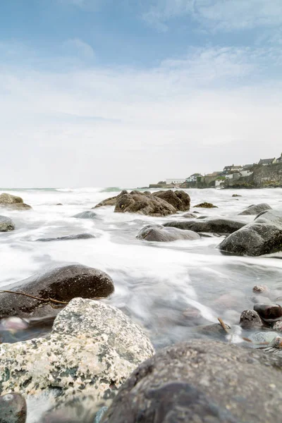 นทางชายฝ งรอบ Kennack Sands — ภาพถ่ายสต็อก