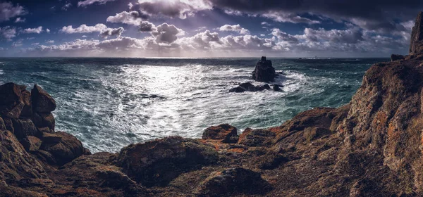 İngiltere 'de, Cornwall' da, Cape Cornwall yakınlarında papazlar var.