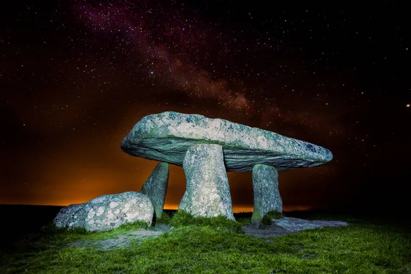 Lanyon Quoit Cornwall Anglia Naplementével Napkitöréssel — Stock Fotó