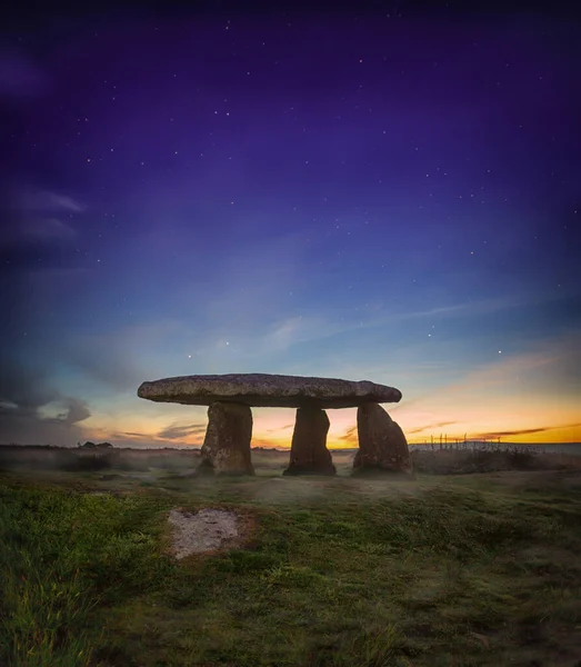 Lanyon Quoit Cornwall Anglia Naplementével Napkitöréssel — Stock Fotó