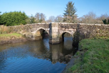 Şehirdeki eski köprü.