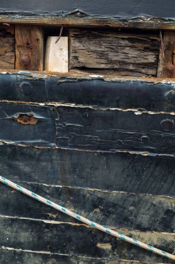 Kırsal kesimde eski ahşap duvar, Letonya