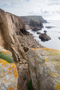 Nanjizal, güney batı kıyısındaki Cornwall, İngiltere 'de sona eriyor. 