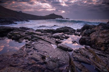 İngiltere 'de, Cornwall' da, Cape Cornwall yakınlarında papazlar var.