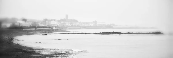 Drammatico Colpo Bianco Nero Spiaggia Nebbia — Foto Stock