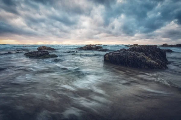 Παραλία Porthtowan Πάνω Από Ρείκια Στην Κορνουάλη Αγγλία Ηνωμένο Βασίλειο — Φωτογραφία Αρχείου