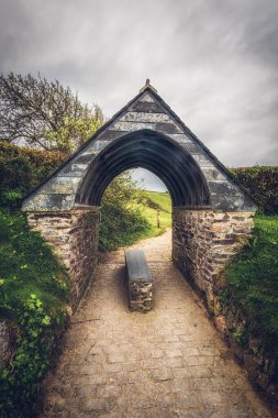 Parktaki eski taş köprü