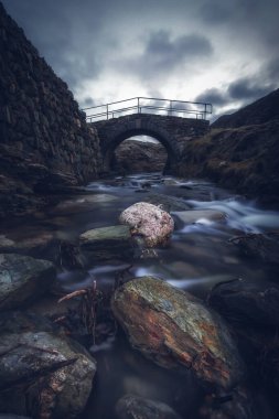 Lake District Cumbria İngiltere 'deki Ashness Köprüsü.