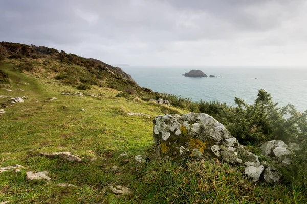İngiltere, Cornwall 'da Veryan yakınlarındaki Calne plajına bakın.